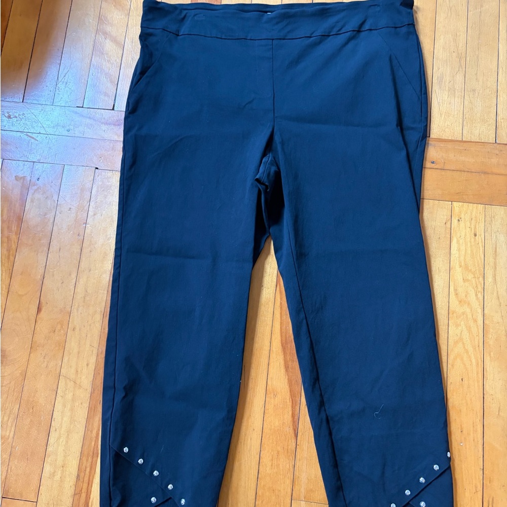 Avenue black Capris with Studded Hem